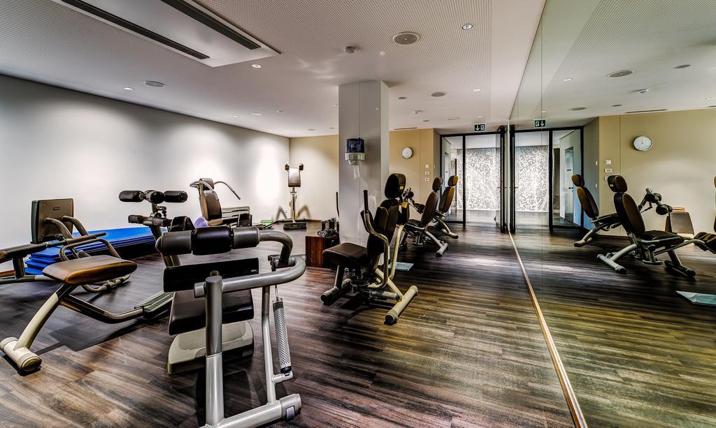 Small Luxury Hotel Wellnesshotel Golfpanorama Lipperswil Bagian luar foto
