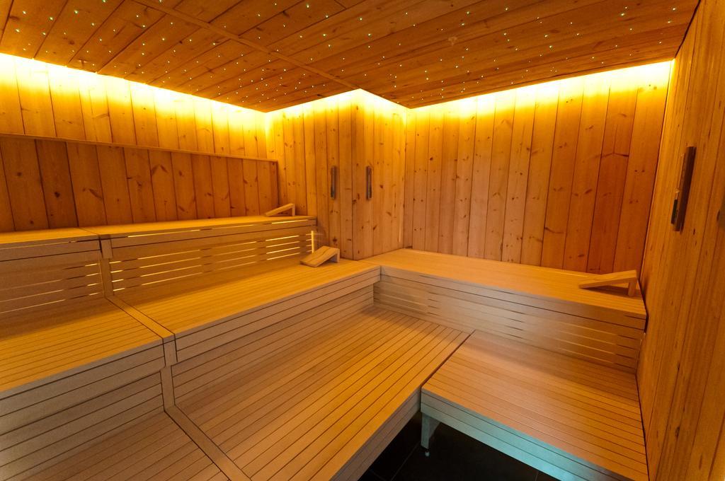Small Luxury Hotel Wellnesshotel Golfpanorama Lipperswil Bagian luar foto