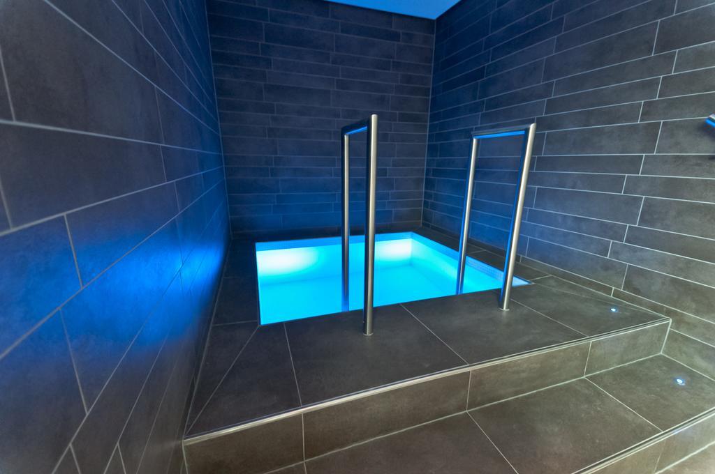 Small Luxury Hotel Wellnesshotel Golfpanorama Lipperswil Bagian luar foto
