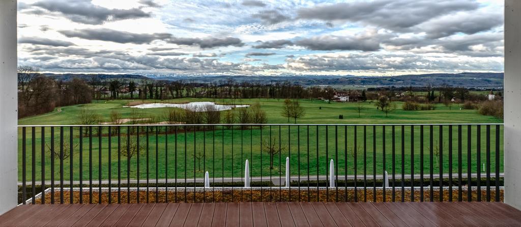 Small Luxury Hotel Wellnesshotel Golfpanorama Lipperswil Bagian luar foto