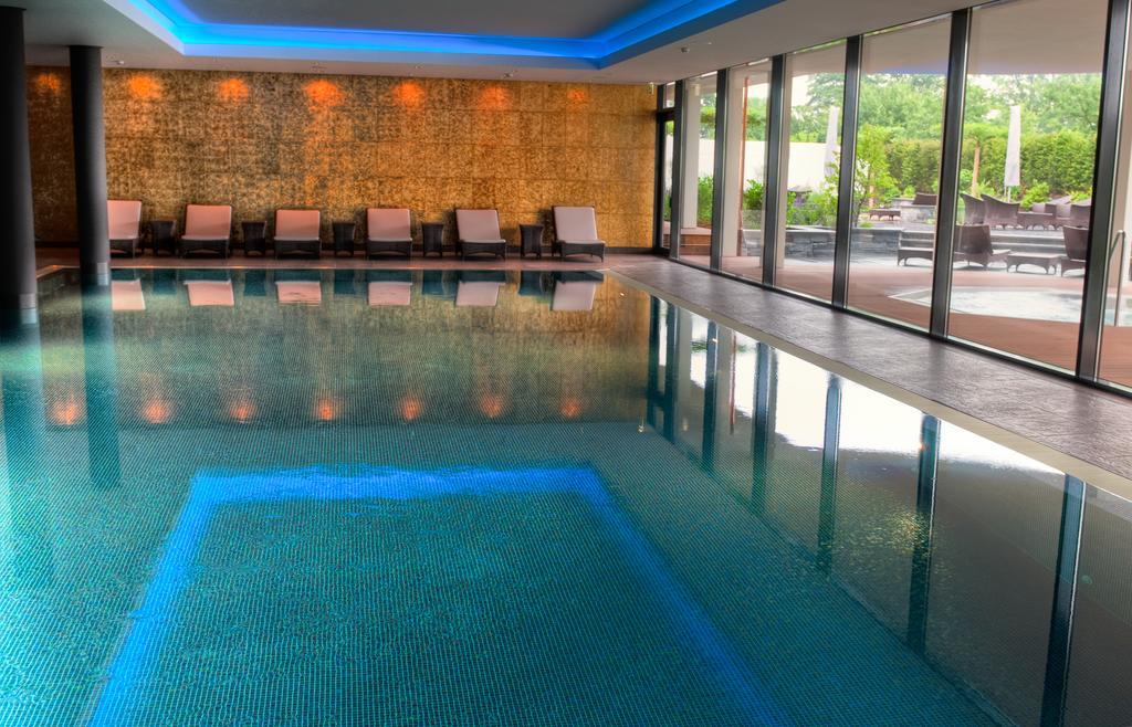 Small Luxury Hotel Wellnesshotel Golfpanorama Lipperswil Bagian luar foto