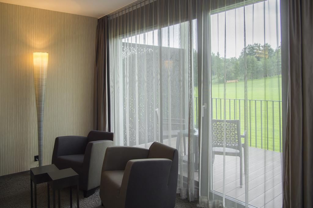 Small Luxury Hotel Wellnesshotel Golfpanorama Lipperswil Bagian luar foto
