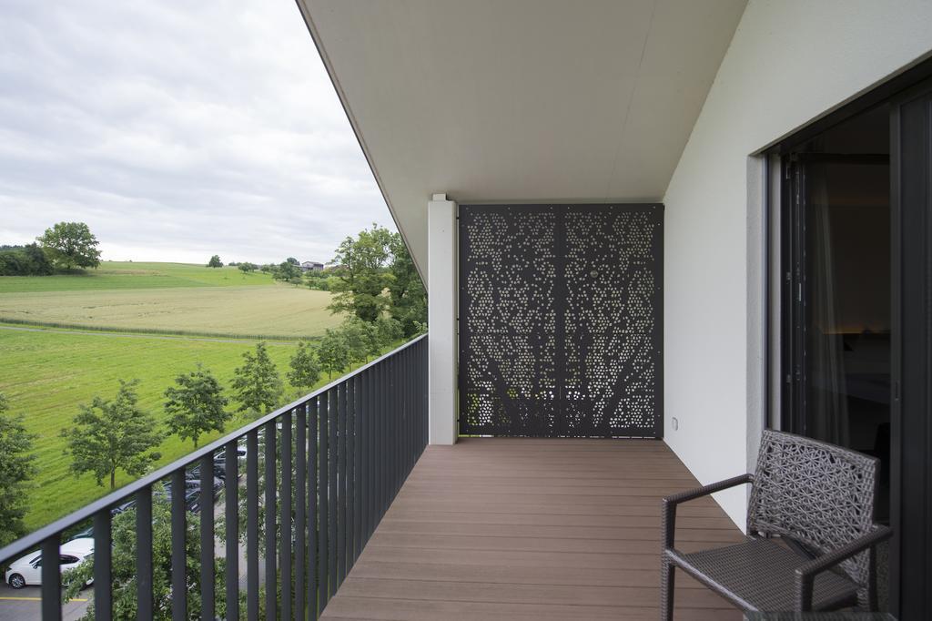 Small Luxury Hotel Wellnesshotel Golfpanorama Lipperswil Bagian luar foto