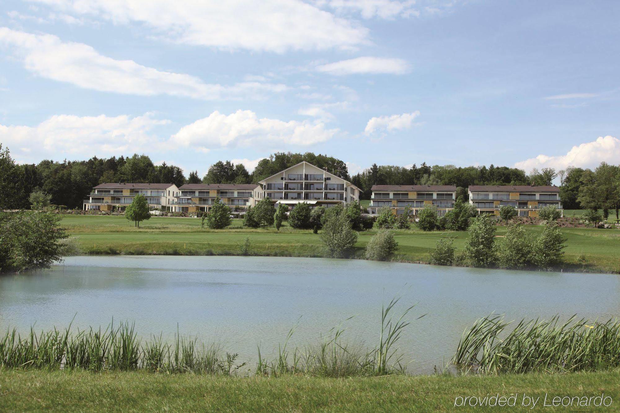 Small Luxury Hotel Wellnesshotel Golfpanorama Lipperswil Bagian luar foto