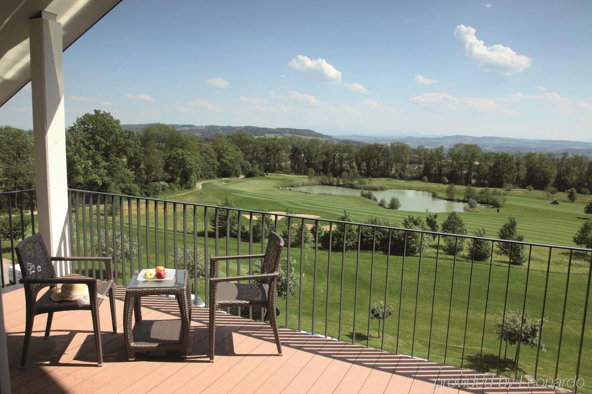 Small Luxury Hotel Wellnesshotel Golfpanorama Lipperswil Bagian luar foto