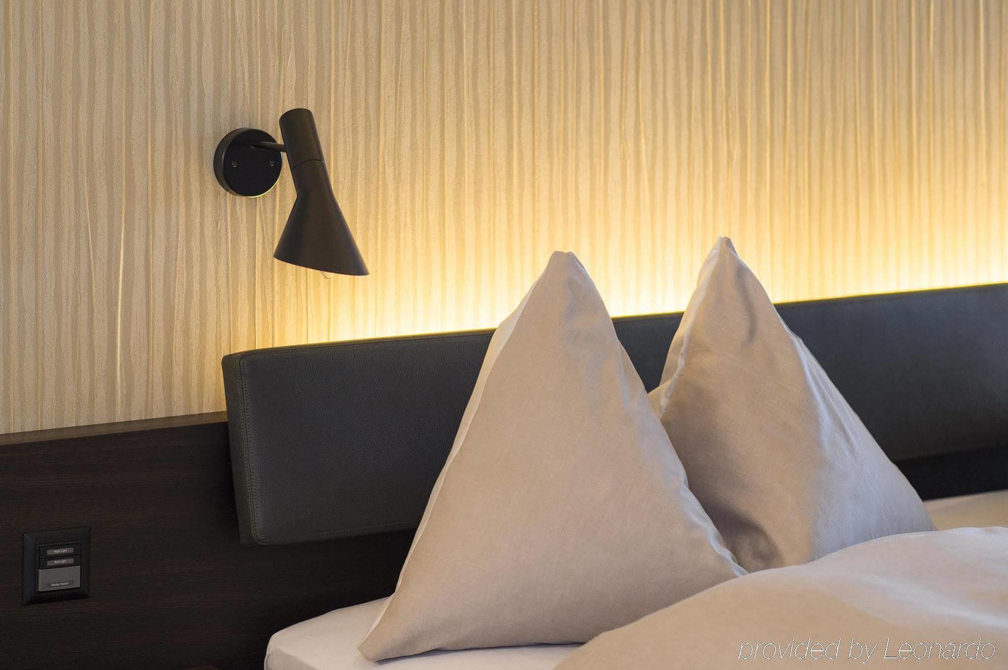 Small Luxury Hotel Wellnesshotel Golfpanorama Lipperswil Bagian luar foto