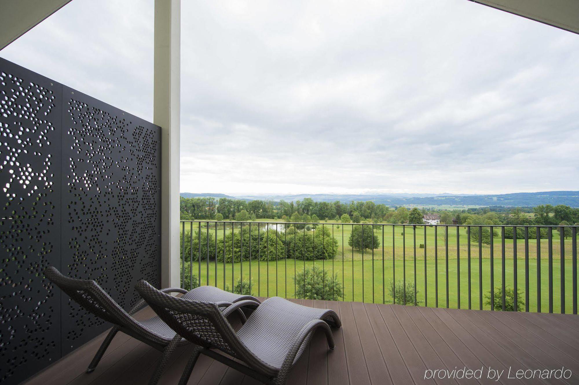 Small Luxury Hotel Wellnesshotel Golfpanorama Lipperswil Bagian luar foto